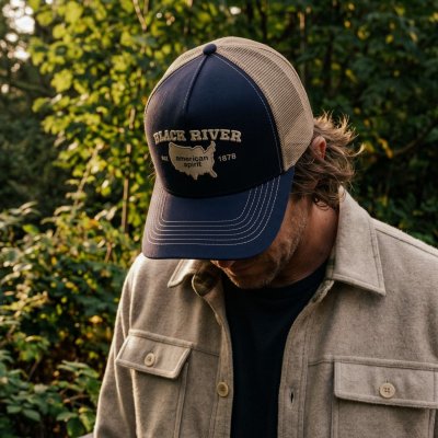 Caps - Black River America Trucker (marineblå/kremfarget)
