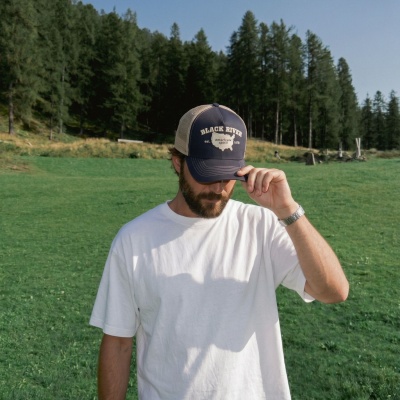 Caps - Black River America Trucker (marineblå/kremfarget)