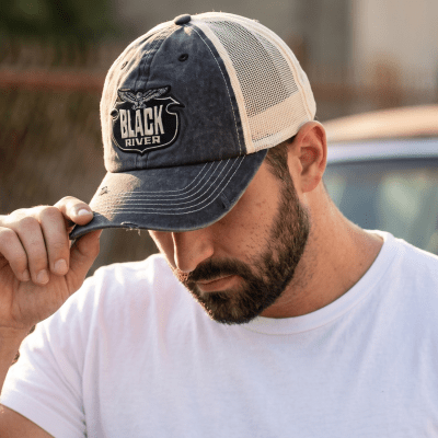 Caps - Black River Eagle Washed Trucker (svart/kremfarget)