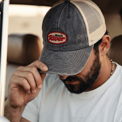 Caps - Black River Portland Washed Trucker (svart/kremfarget)