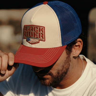 Caps - Black River Frontier Trucker (off-white/blå/rød)