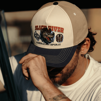 Caps - Black River Gambler Cotton Cap (off-white/beige/marineblå)