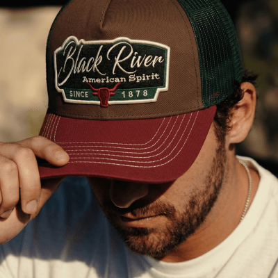 Caps - Black River Outlaw Trucker (brun/grønn/rød)