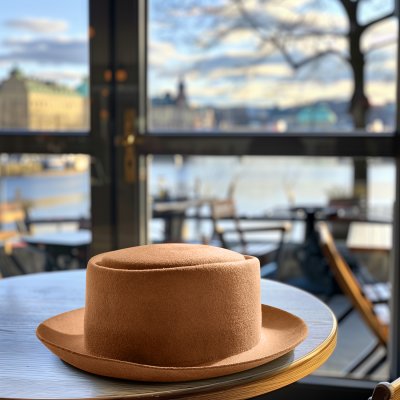 Hatter - Gårda Cairns Pork Pie (sand)