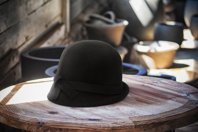 Hatter - Gårda Ofena Wool Cloche (svart)