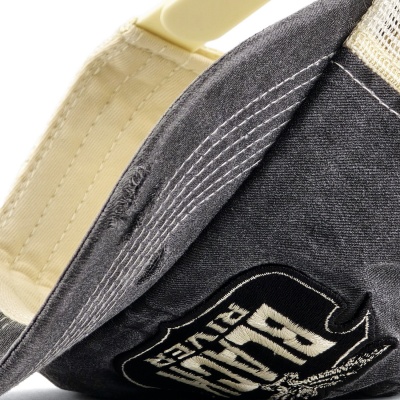 Caps - Black River Eagle Washed Trucker (svart/kremfarget)