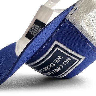 Cap - Gårda Trucker We Don't Care (blå/hvit)