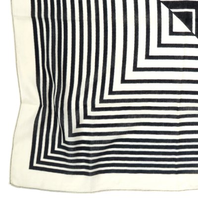 Tørkle - Gårda Tabriz Satin Scarf (svart/kremfarget)