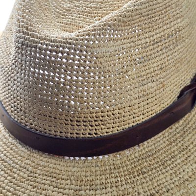 Stråhatt - Gårda Funchal Raffia Fedora (lys natur/mørk brun)